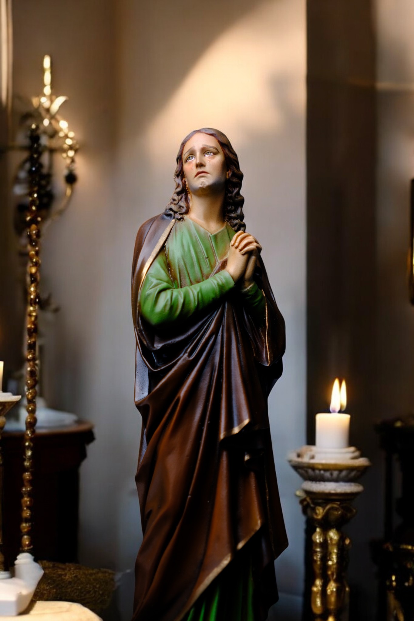 Alternative view of Tượng Thánh Gioan Tông Đồ Phong Cách Cổ – Tượng Công Giáo Thủ Công Cao 30cm Trang Trí Góc Cầu Nguyện